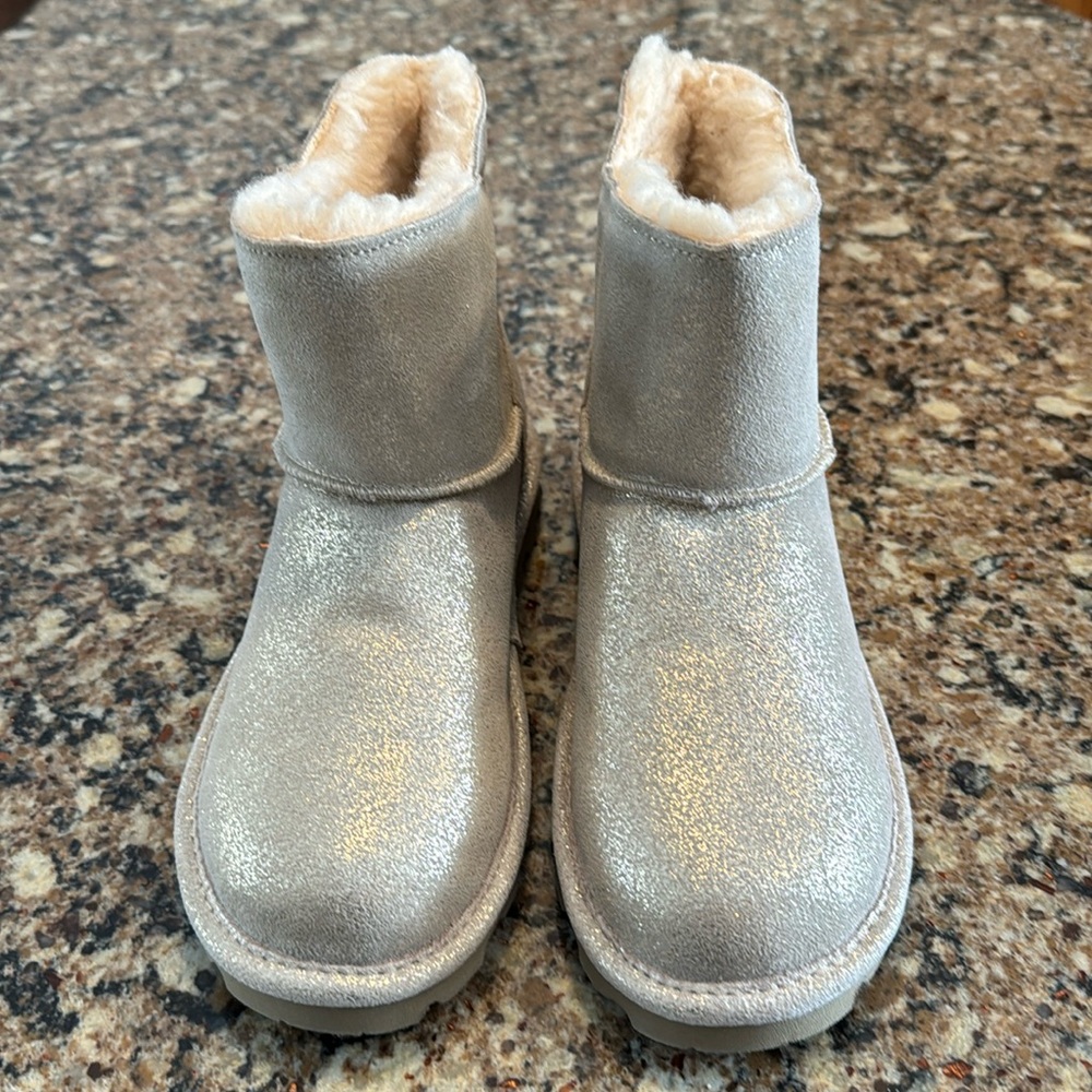 Bearpaw suede booties. New. Size 7